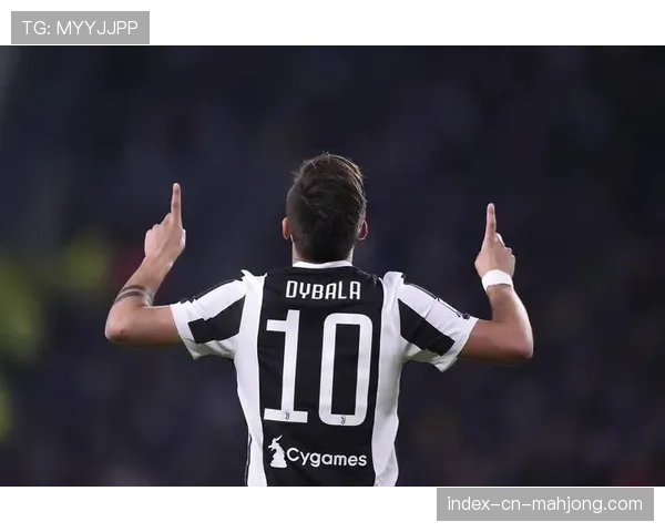 特写:39岁的博努奇替补登场,接受全场球迷起立鼓掌 特写:39岁的博努奇替补登场,接受全场球迷起立鼓掌